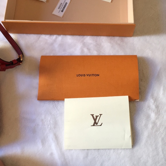 {Louis Vuitton} crossbody - Picture 6 of 11
